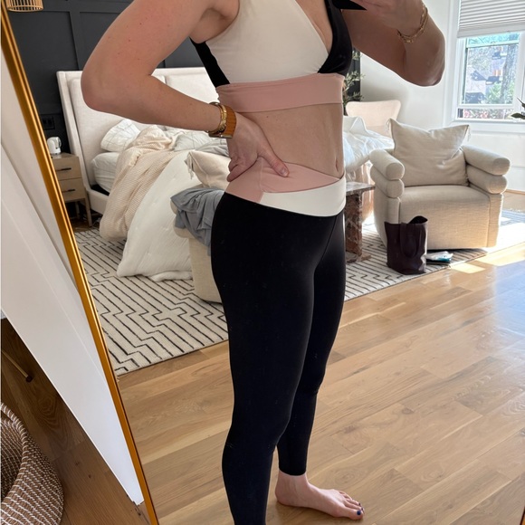 Chic Colorblock Activewear Set - Picture 3 of 5